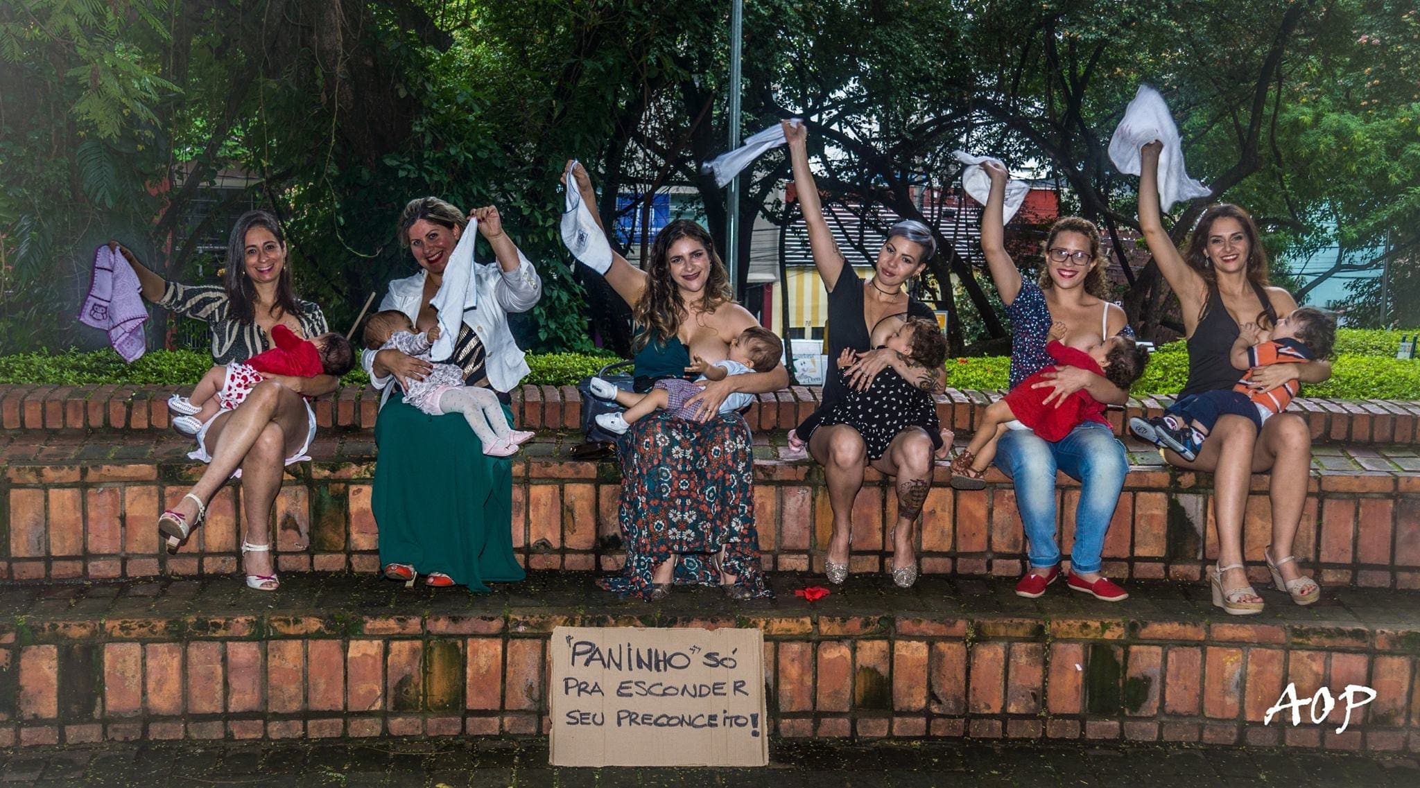 Mães durante ensaio fotográfico em Minas Gerais (Foto: Alexandre Périgo)